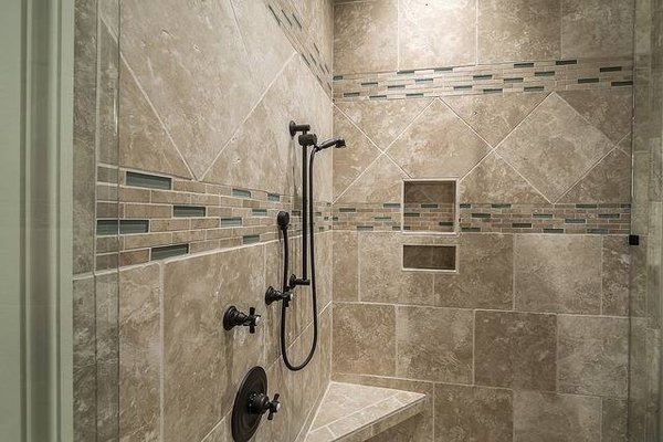 Comment construire une douche économique maison pour réduire votre facture d'eau
